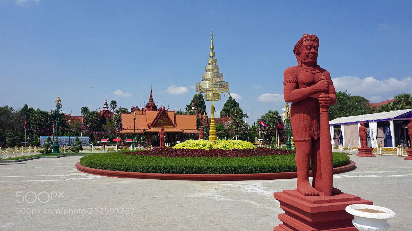 Sony a6000 sample photo. Phnom penh temple photography