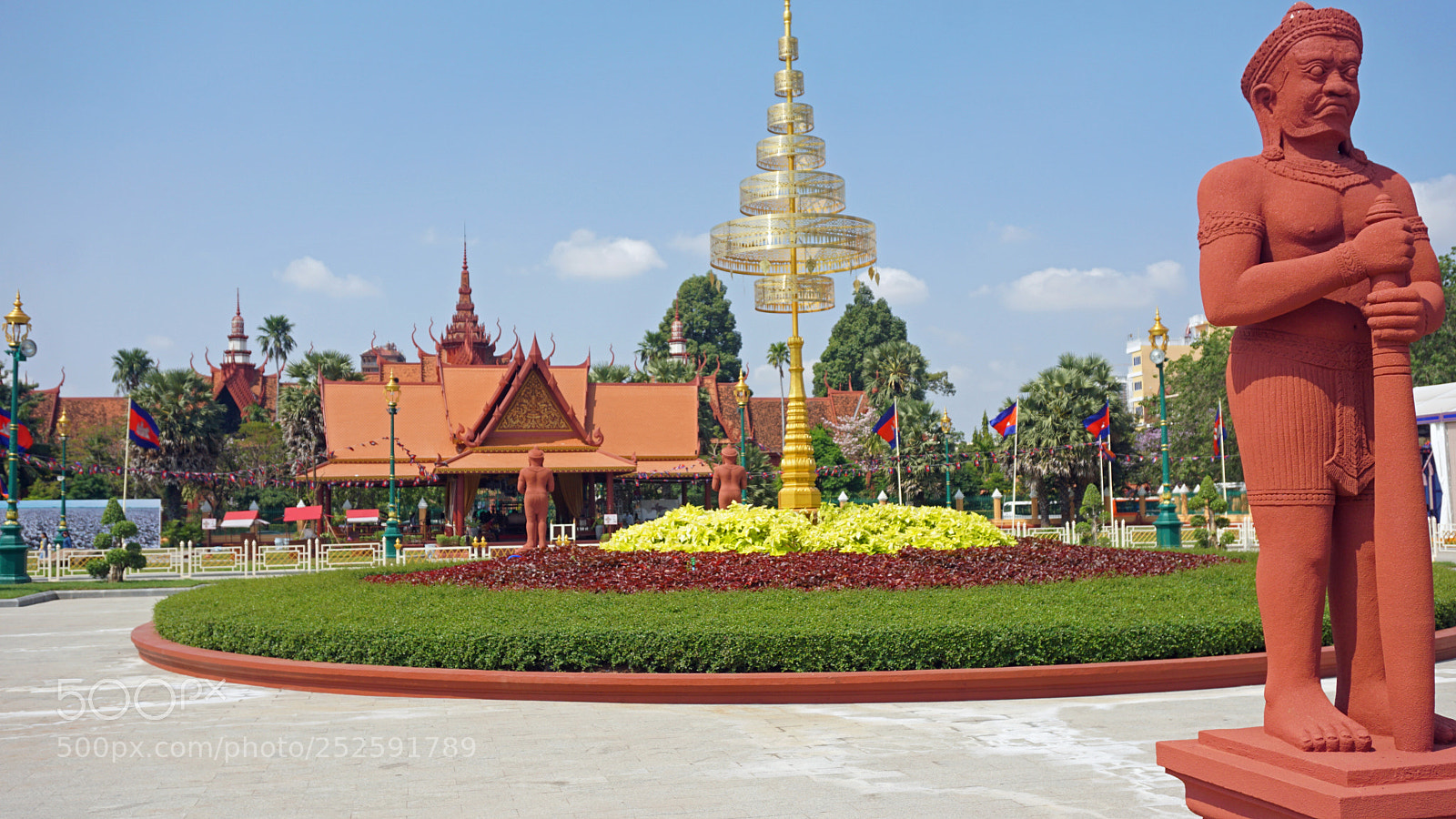 Sony a6000 sample photo. Phnom penh temple photography