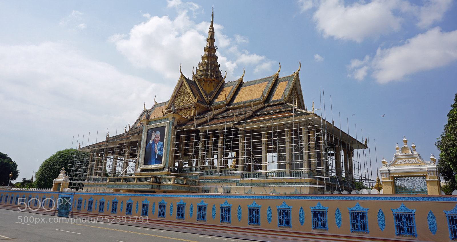 Sony a6000 sample photo. Phnom penh temple photography