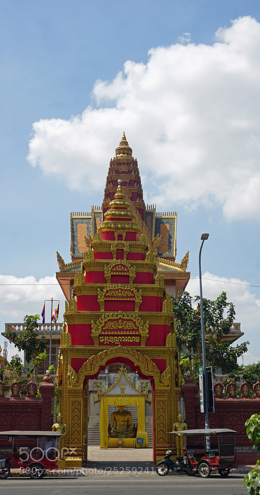 Sony a6000 sample photo. Phnom penh temple photography