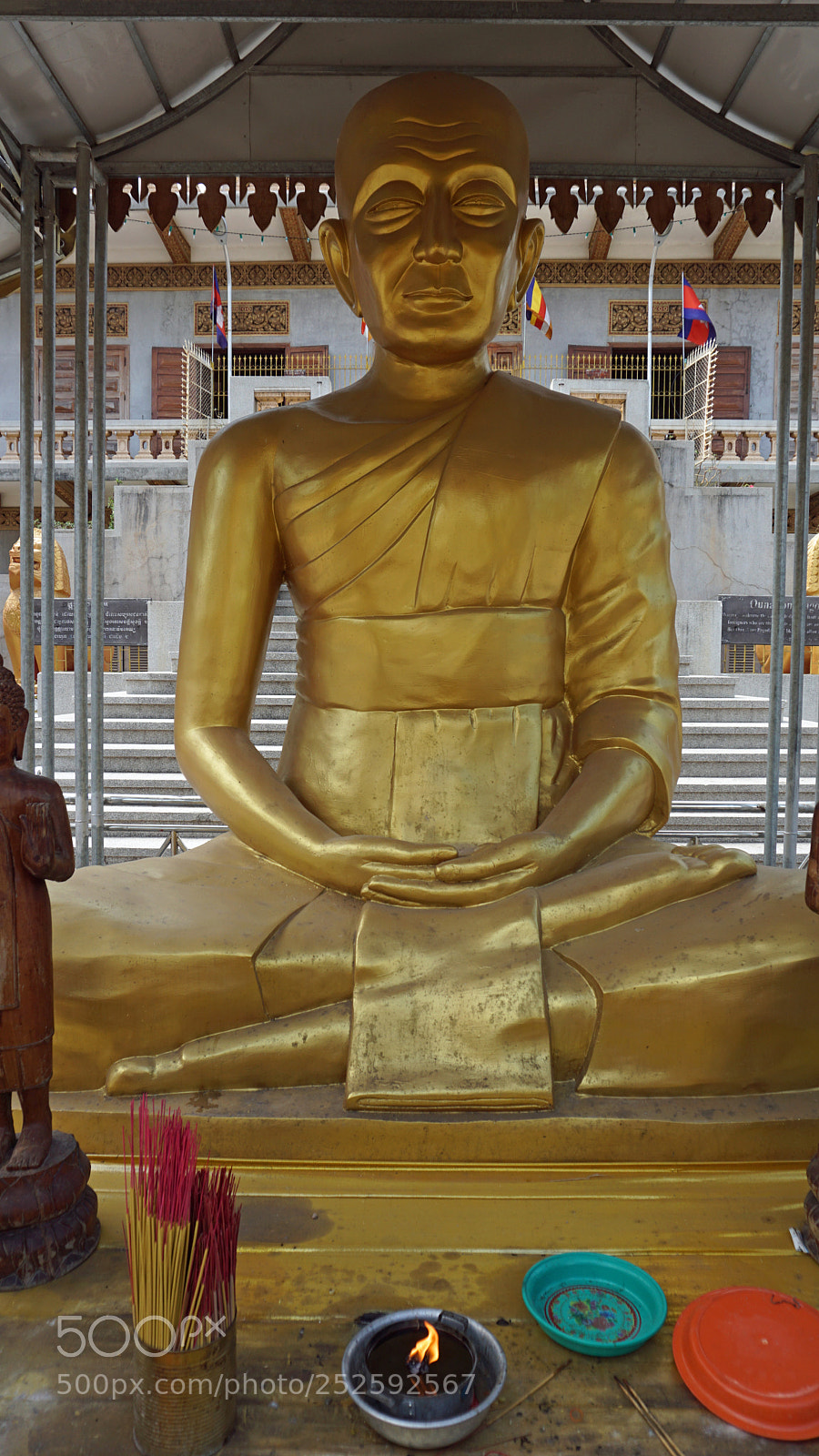 Sony a6000 sample photo. Phnom penh temple photography