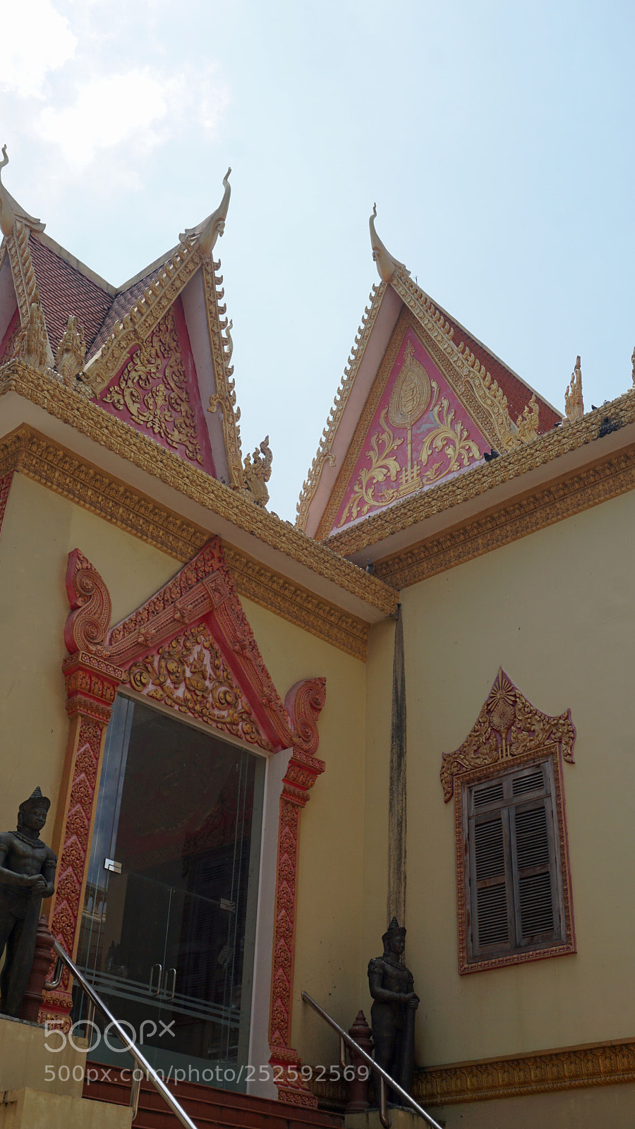 Sony a6000 sample photo. Phnom penh temple photography