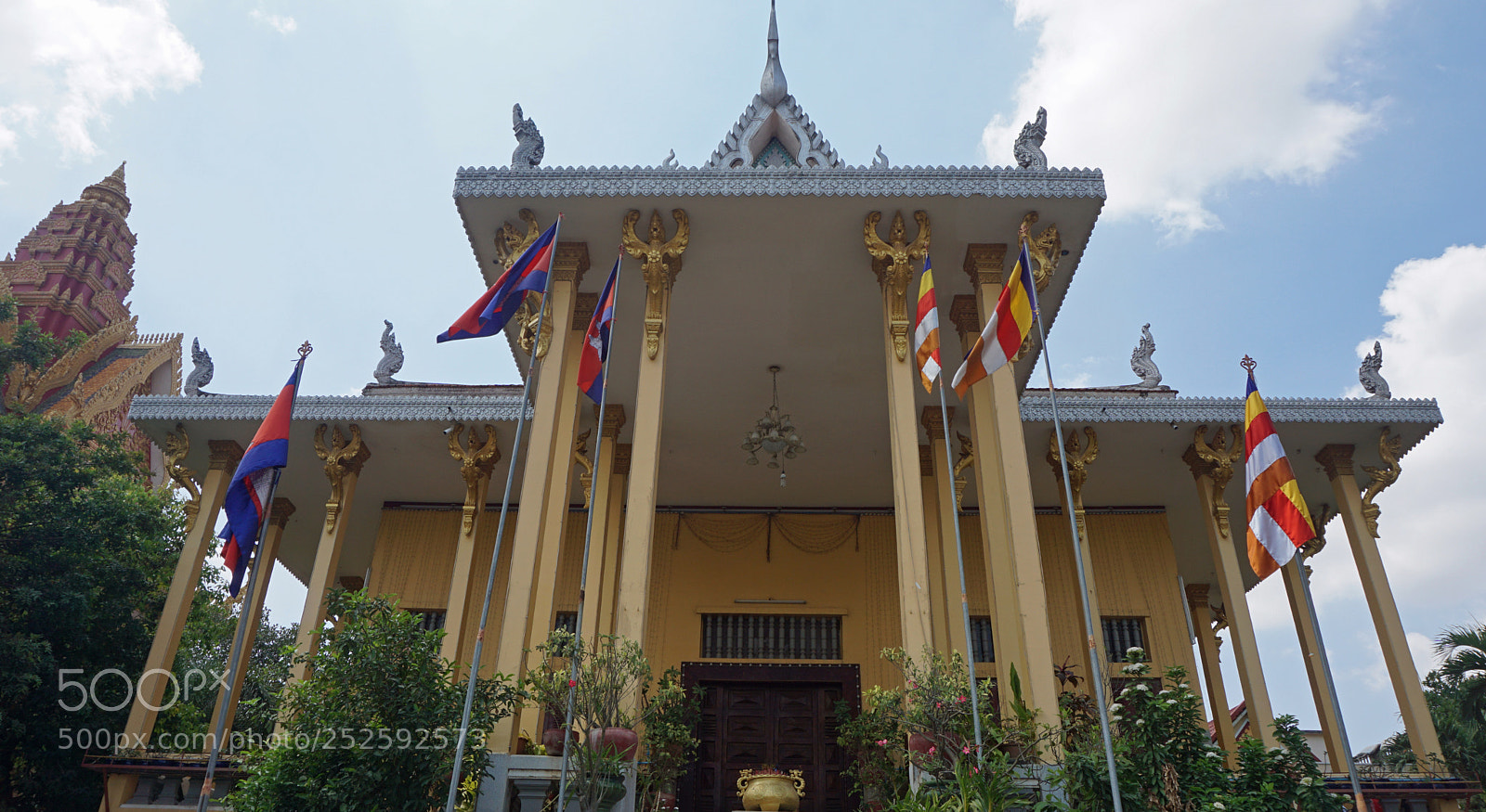 Sony a6000 sample photo. Phnom penh temple photography