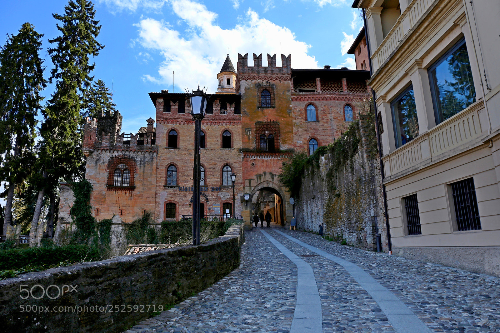 Canon EF 24-70mm F4L IS USM sample photo. Castell'arquato photography
