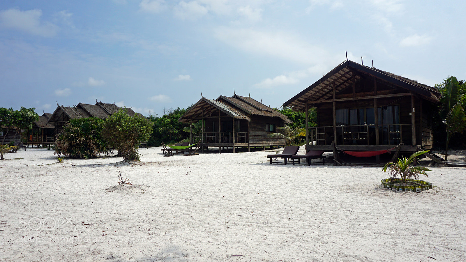 Sony a6000 sample photo. Beach huts on koh photography