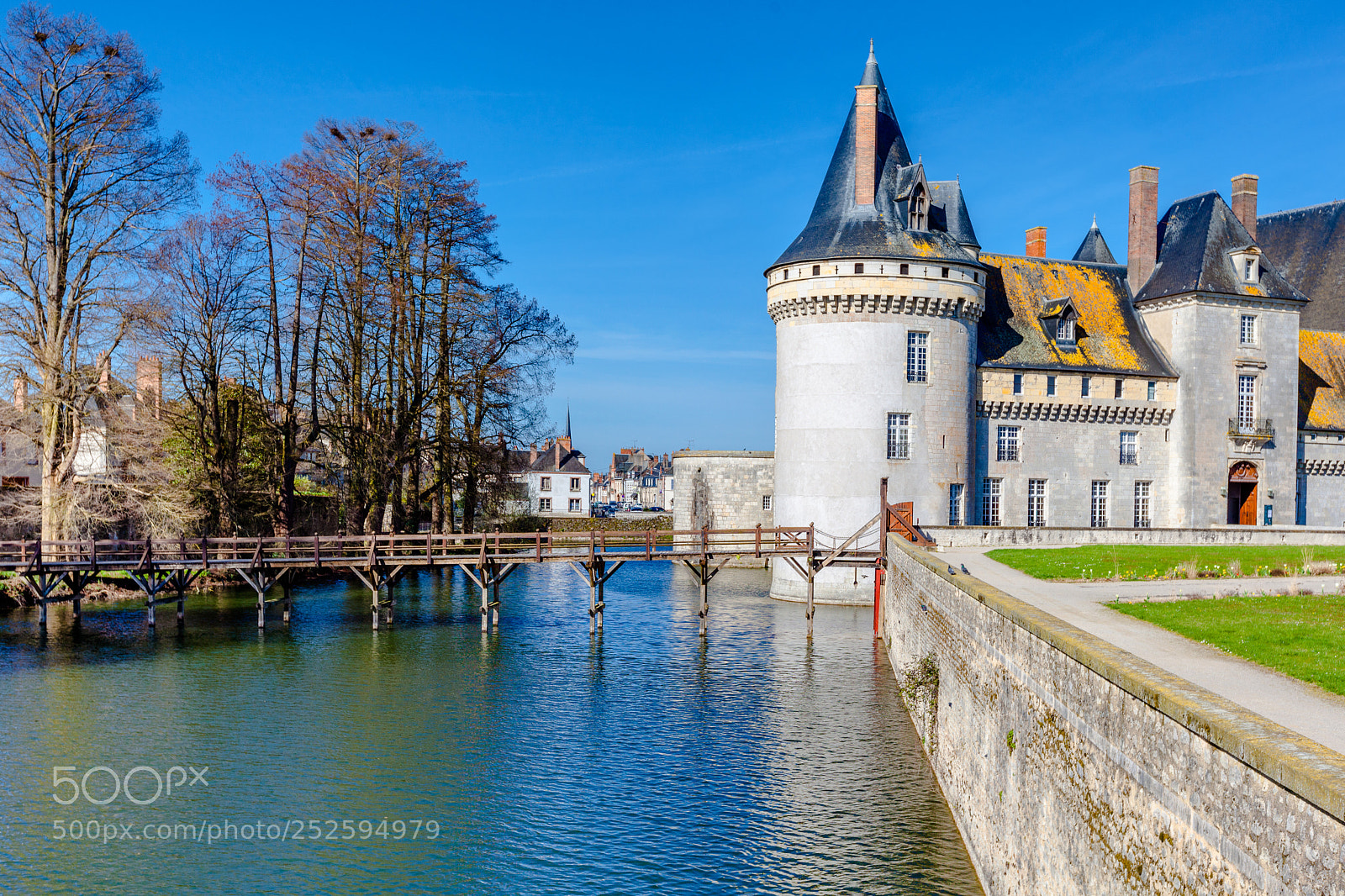 Canon EOS 5D Mark II sample photo. Chateau de sully photography