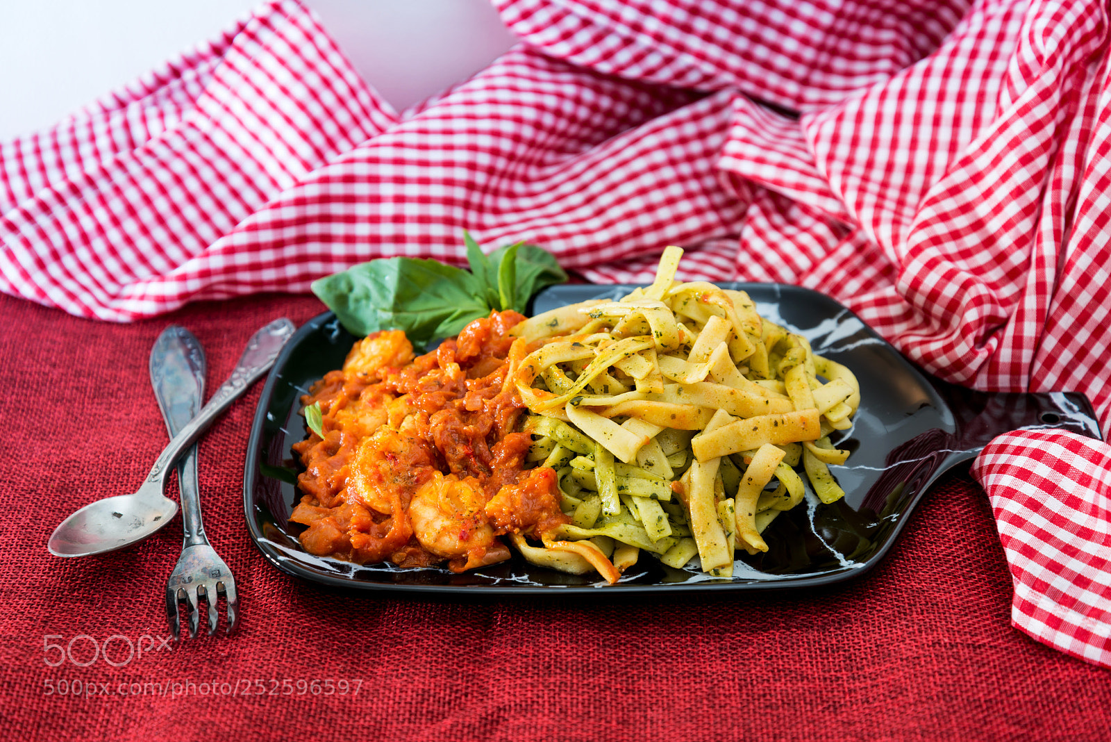 Nikon D800 sample photo. Spaghetti with pesto sauce photography