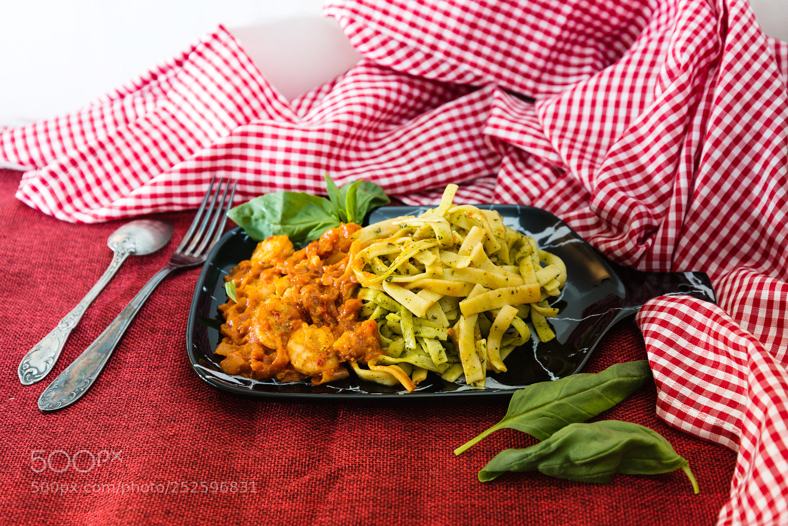 Nikon D800 sample photo. Spaghetti with pesto sauce photography