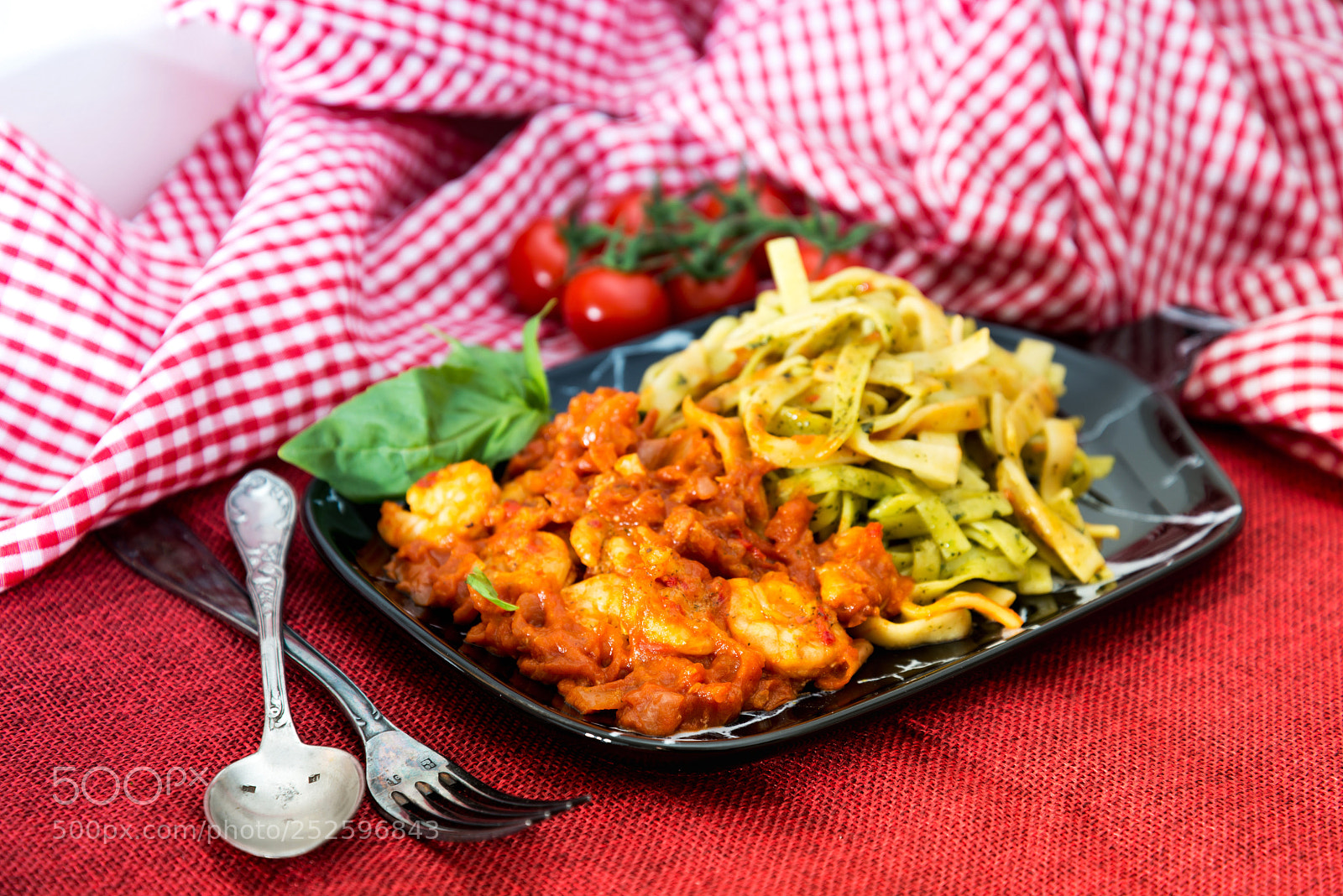 Nikon D800 sample photo. Spaghetti with pesto sauce photography