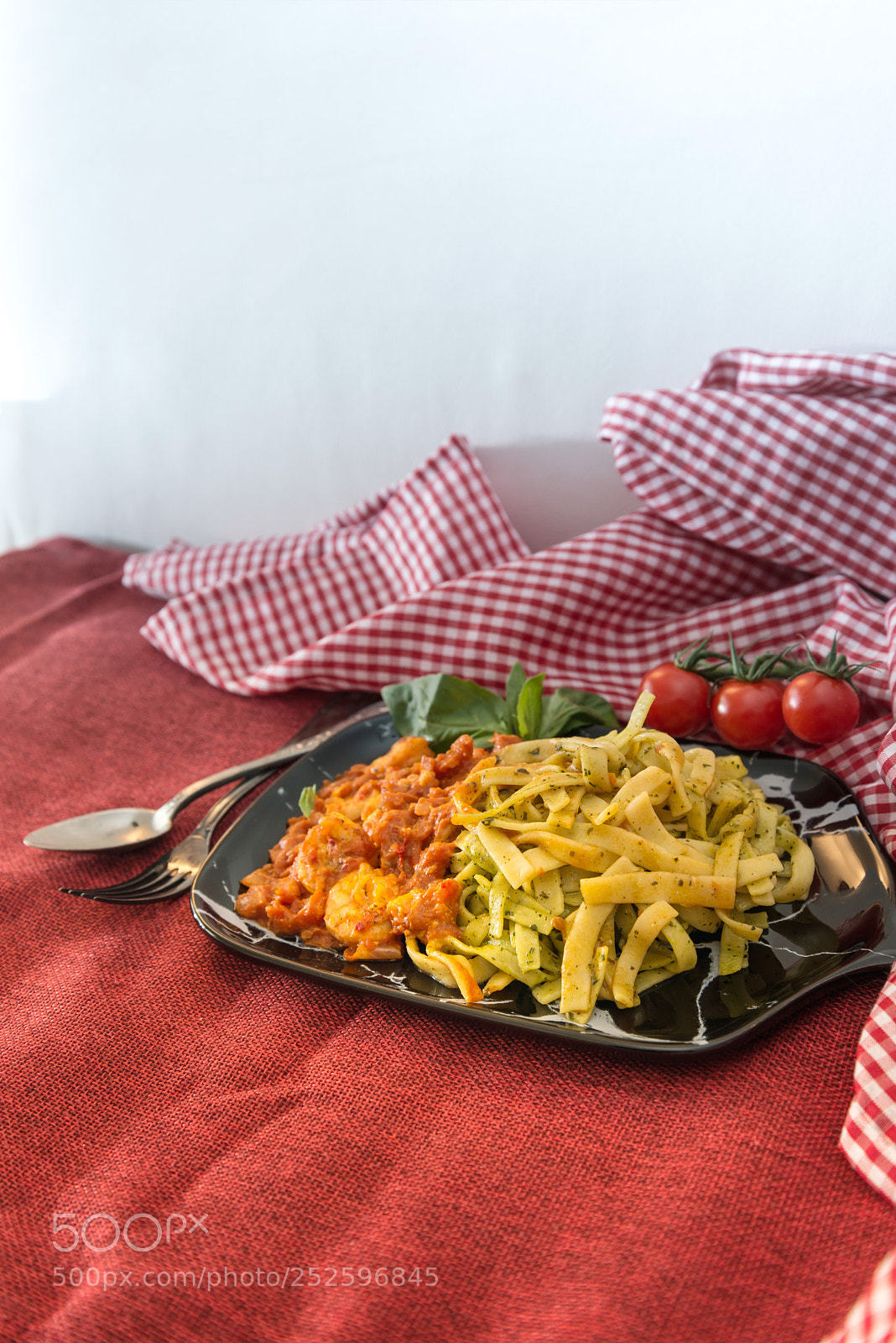 Nikon D800 sample photo. Spaghetti with pesto sauce photography