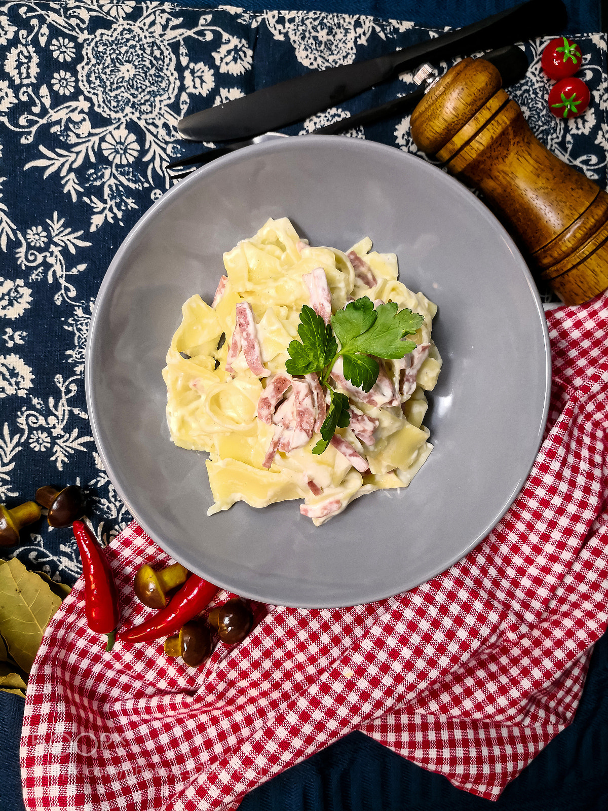 HUAWEI Mate 10 Pro sample photo. Tasty carbonara pasta on photography
