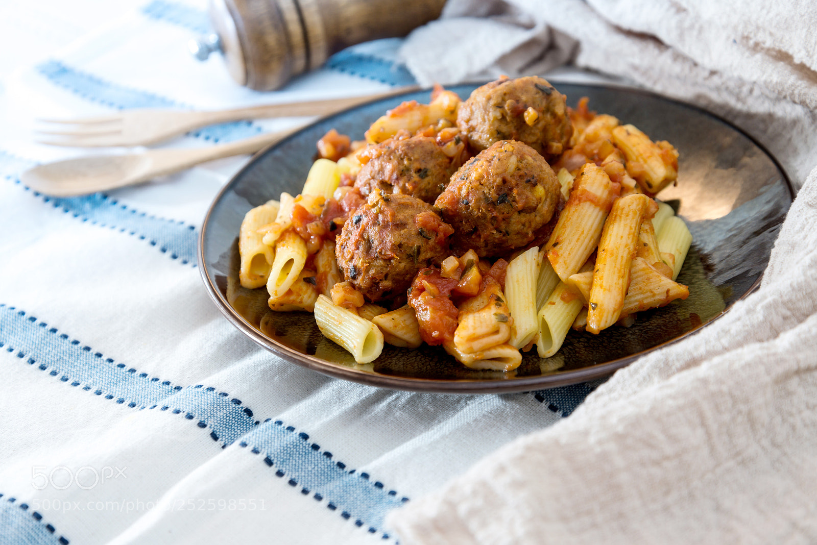 Nikon D800 sample photo. Tasty penne with meat photography