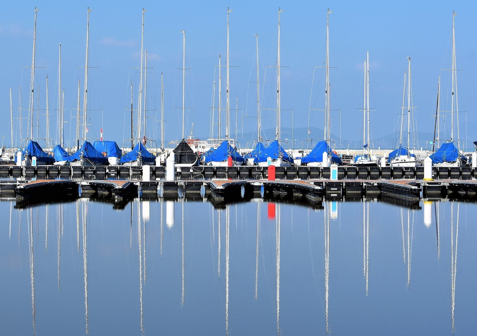 Nikon AF-S DX Nikkor 35mm F1.8G sample photo. Yachts photography