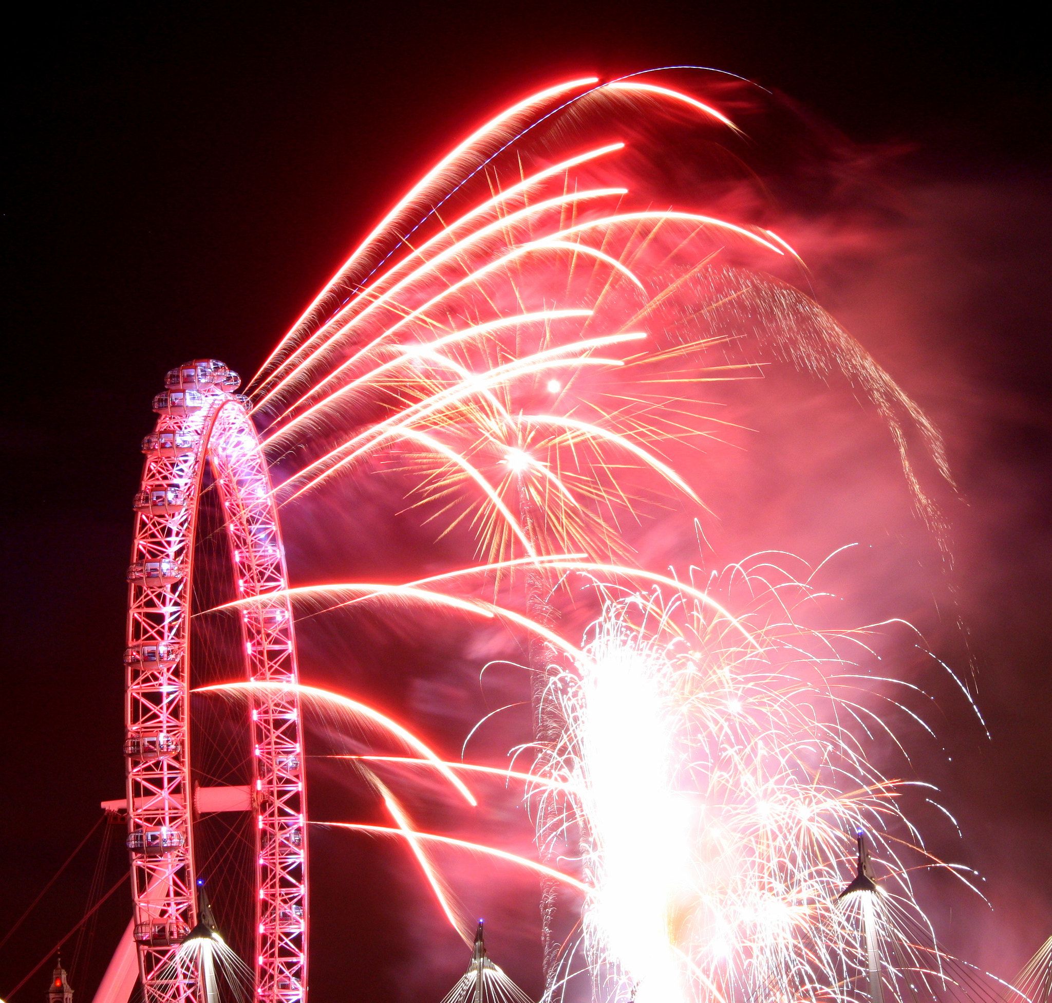Canon EOS 1000D (EOS Digital Rebel XS / EOS Kiss F) + Canon EF-S 18-55mm F3.5-5.6 IS sample photo. London eye new years fireworks photography
