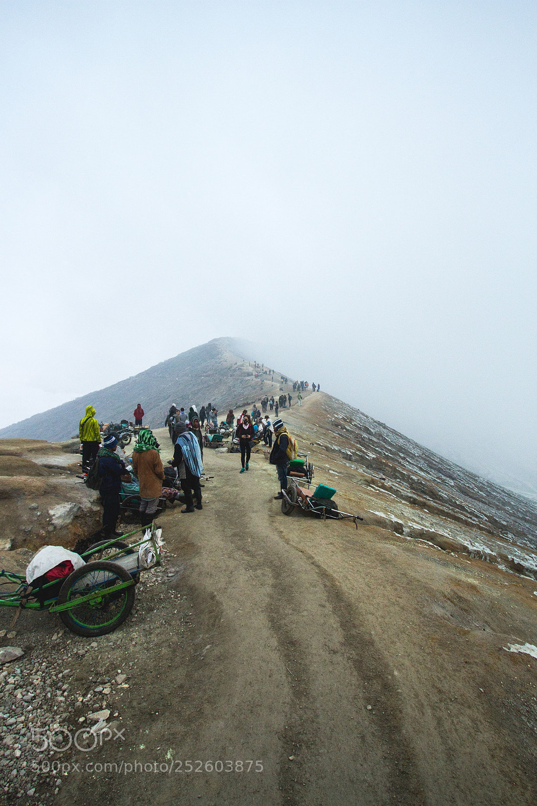 Canon EOS 7D sample photo. The volcano hike craze photography