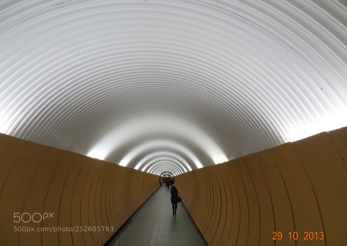 Sony Cyber-shot DSC-HX9V sample photo. Teleportation tunnel photography