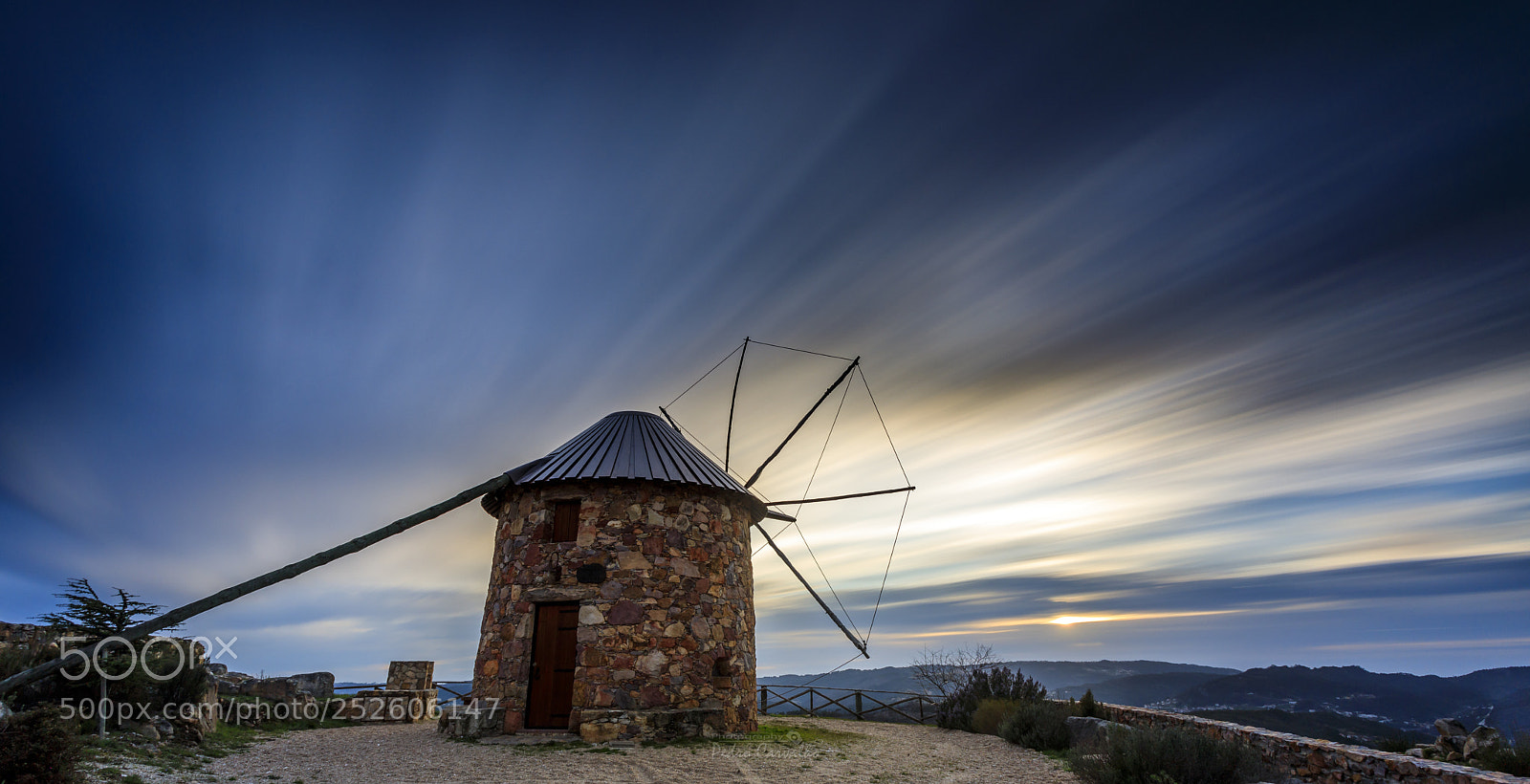 Canon EOS 5D Mark IV sample photo. 211s of wind photography