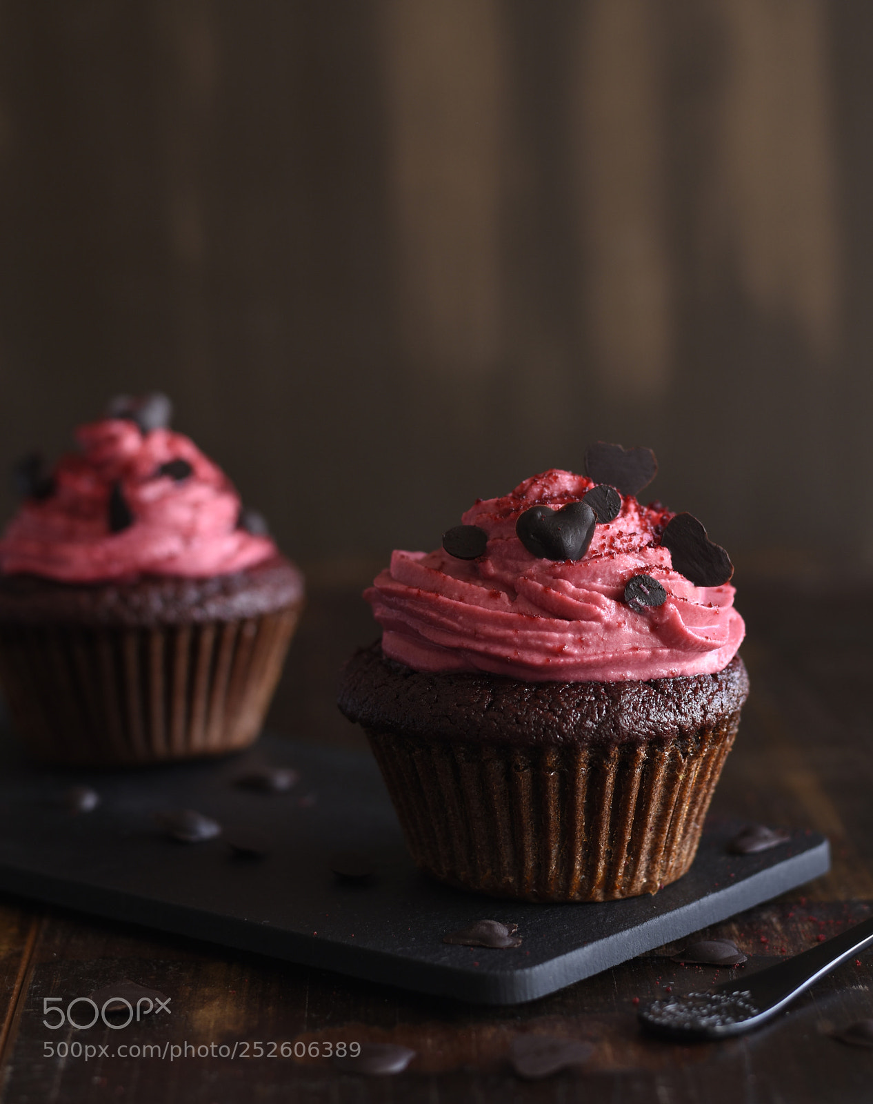 Nikon D5600 sample photo. Beetroot cupcakes photography