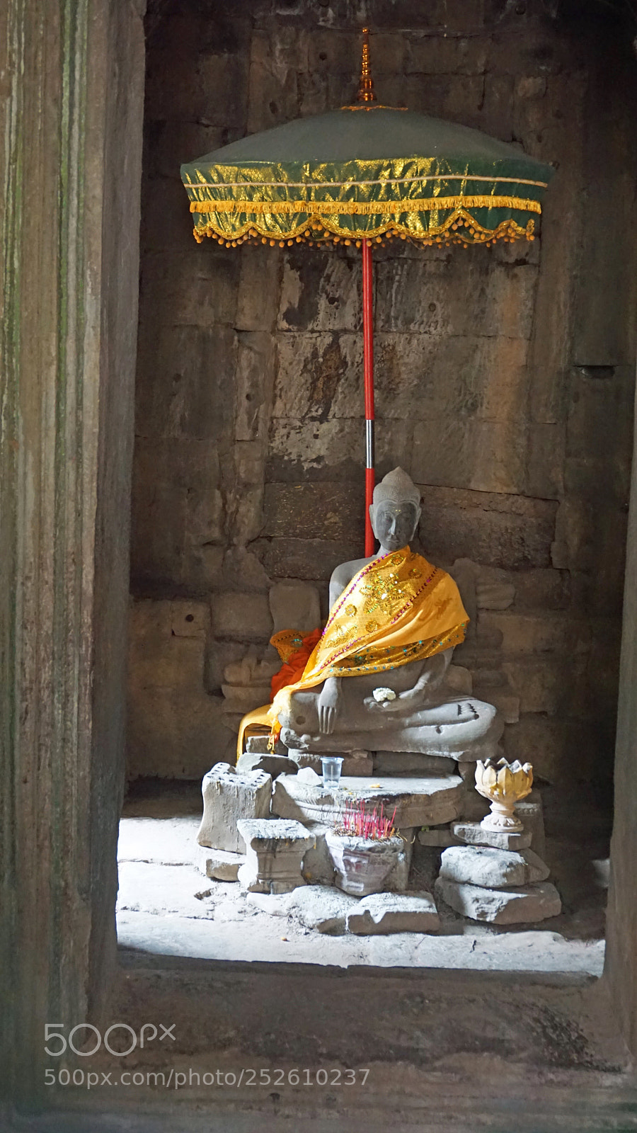 Sony a6000 sample photo. Buddha statue in angkor photography