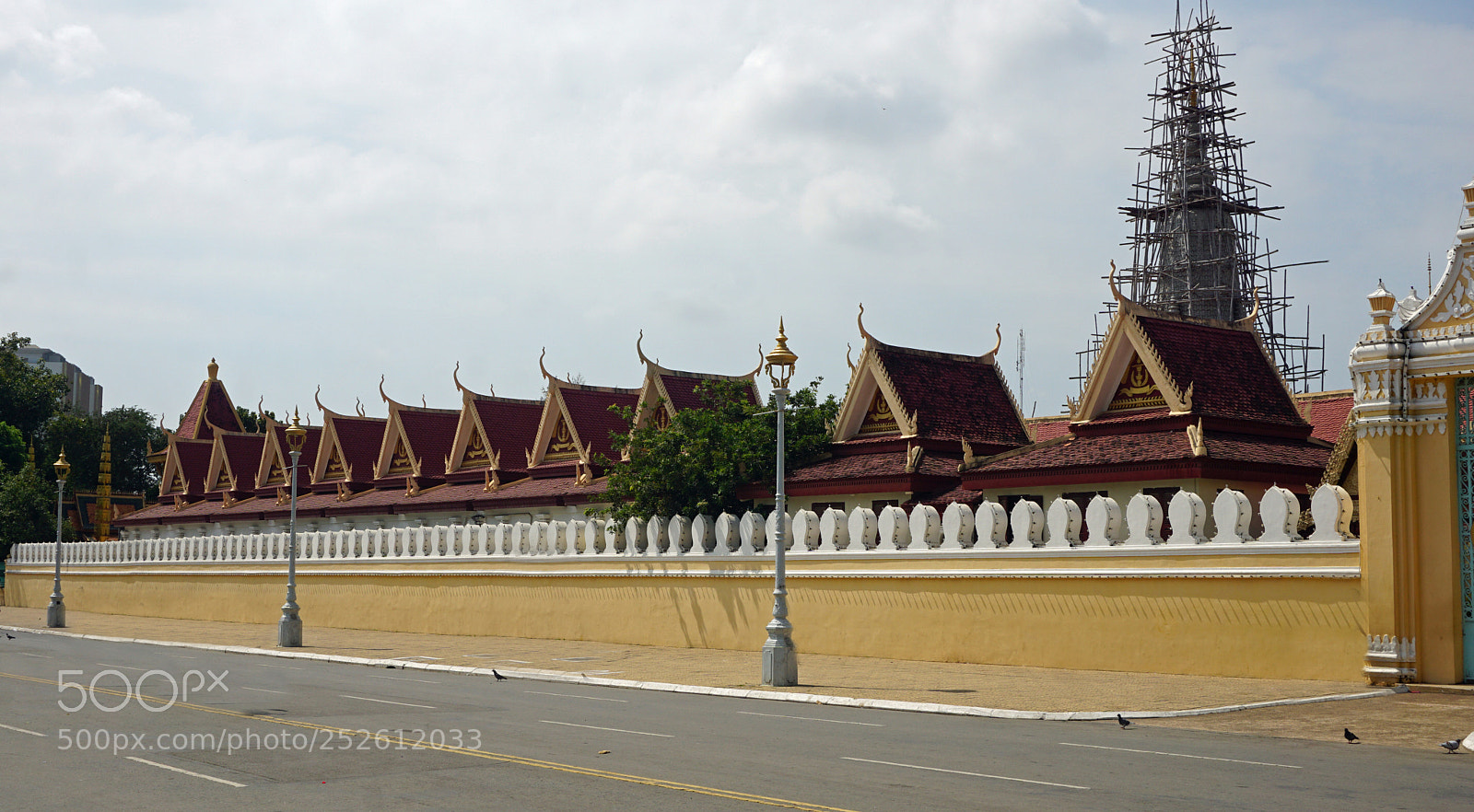 Sony a6000 sample photo. Phnom penh temple photography