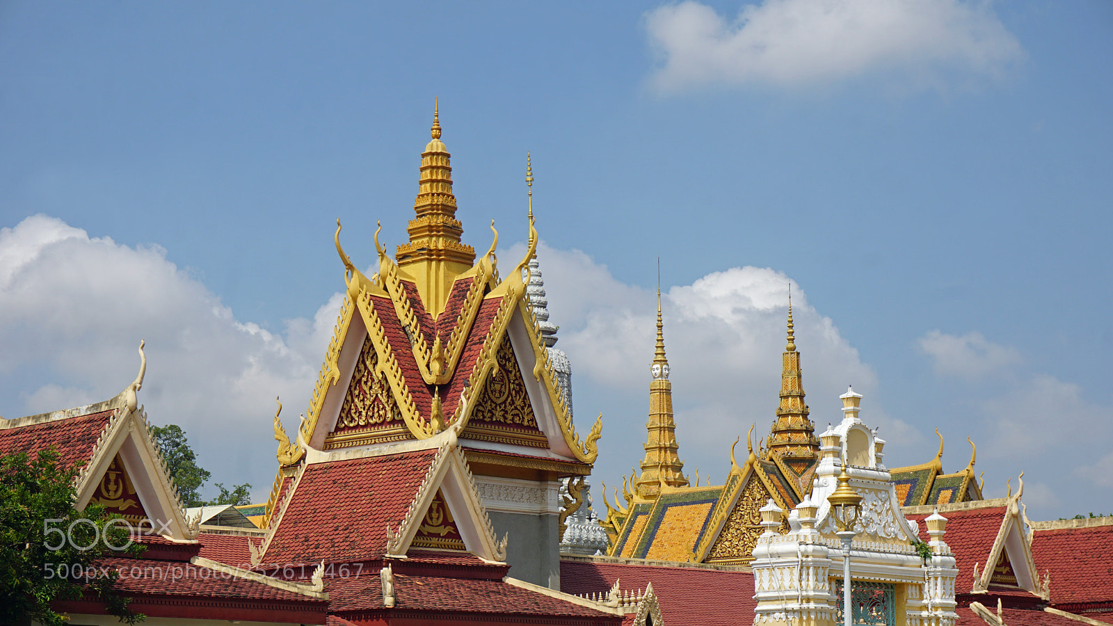 Sony a6000 sample photo. Phnom penh temple photography