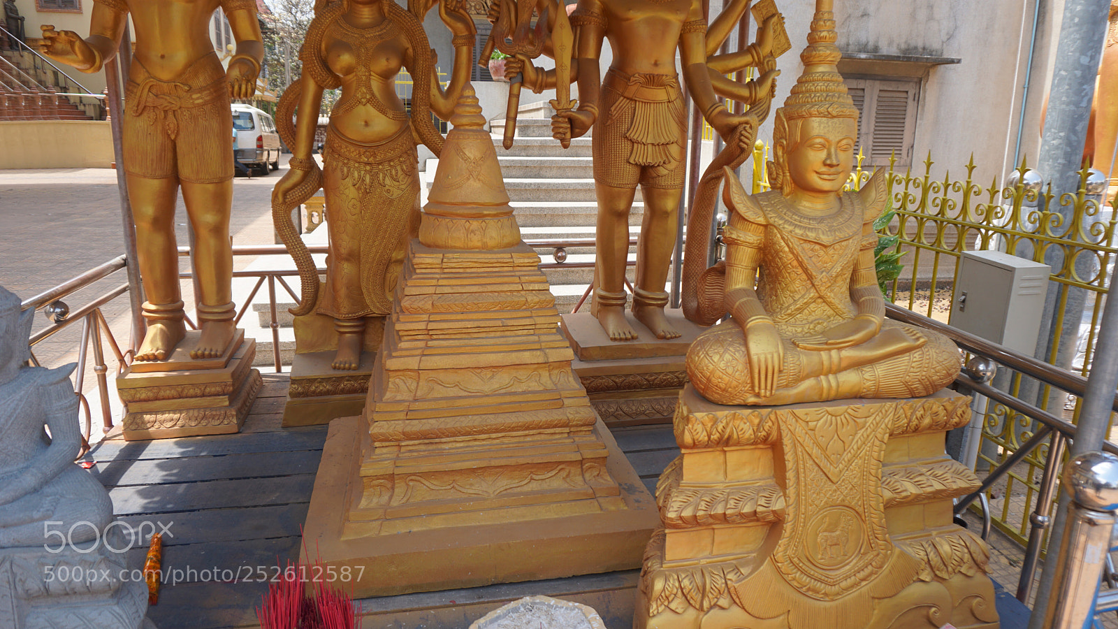Sony a6000 sample photo. Phnom penh temple photography