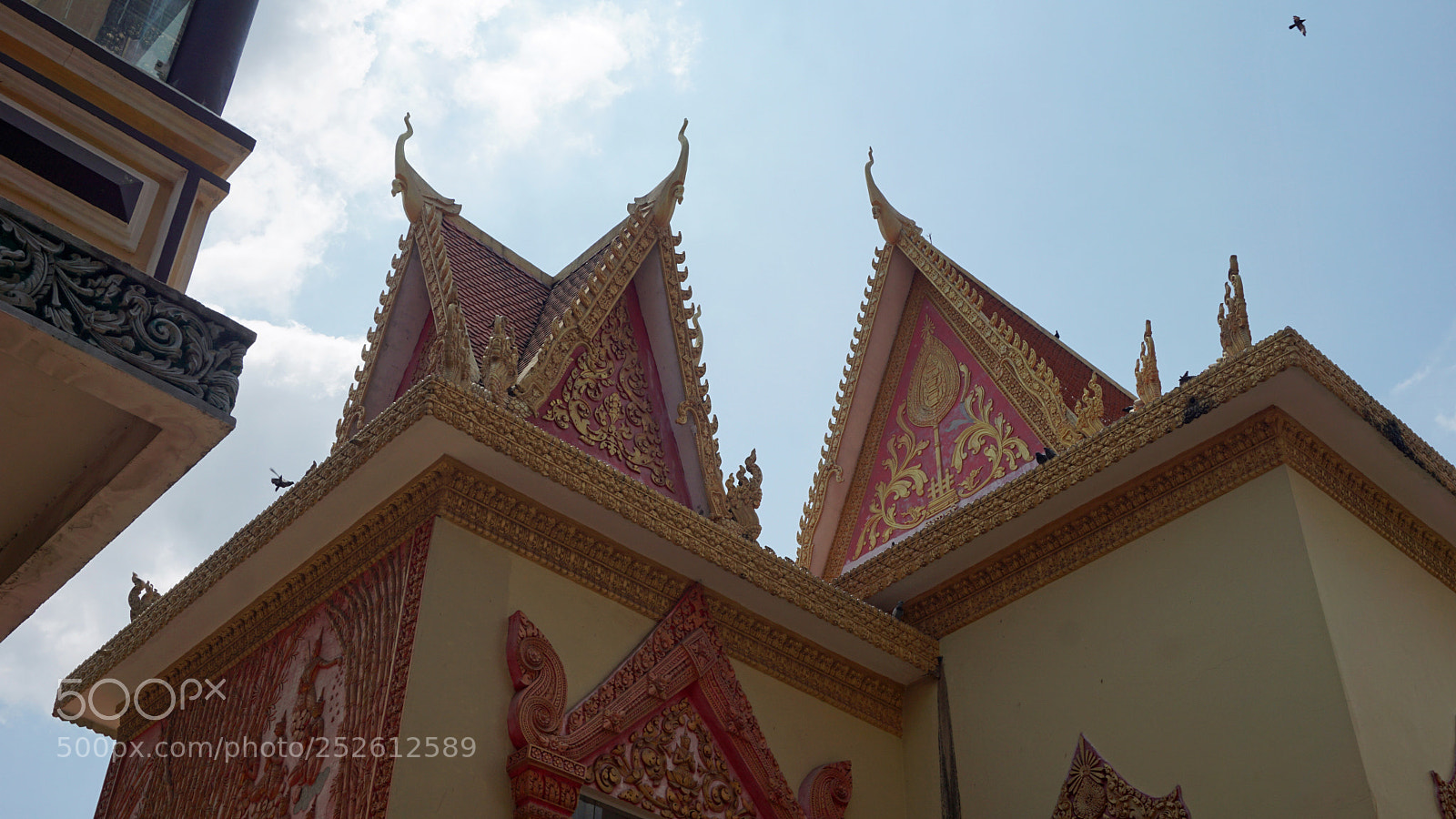 Sony a6000 sample photo. Phnom penh temple photography