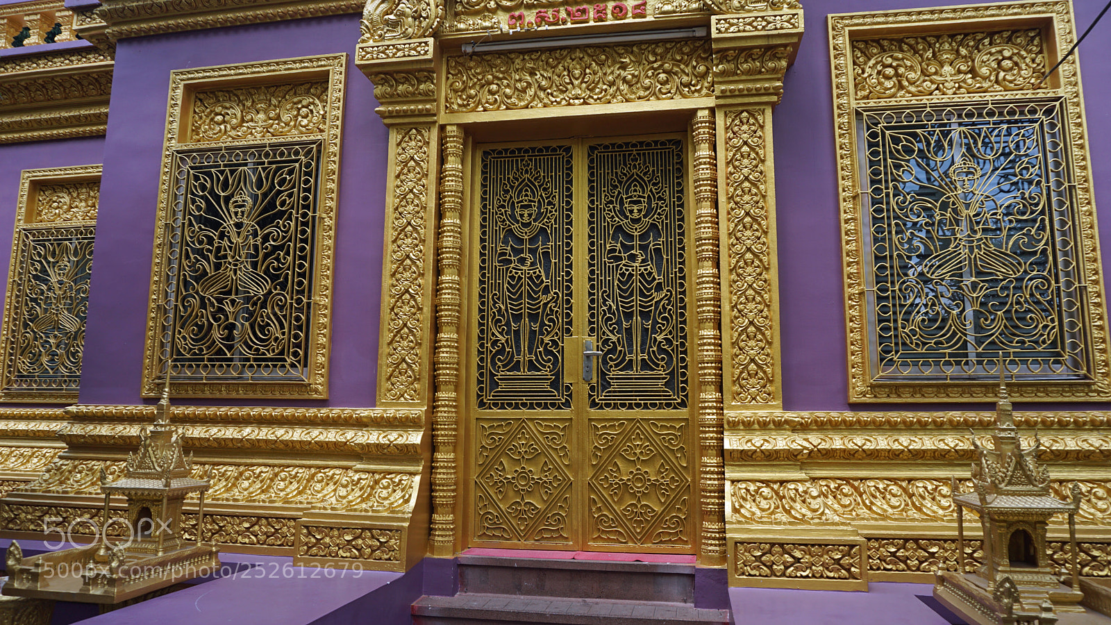 Sony a6000 sample photo. Phnom penh temple photography
