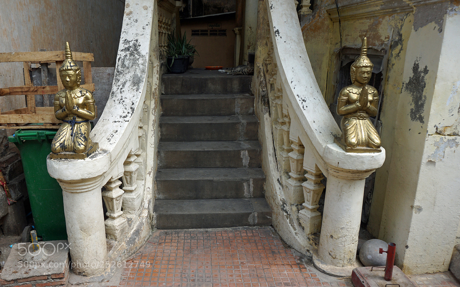Sony a6000 sample photo. Phnom penh temple photography