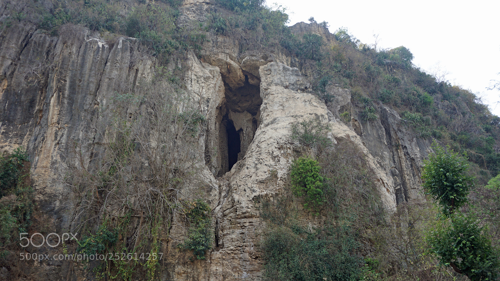 Sony a6000 sample photo. Phnom sampeau bat cave photography