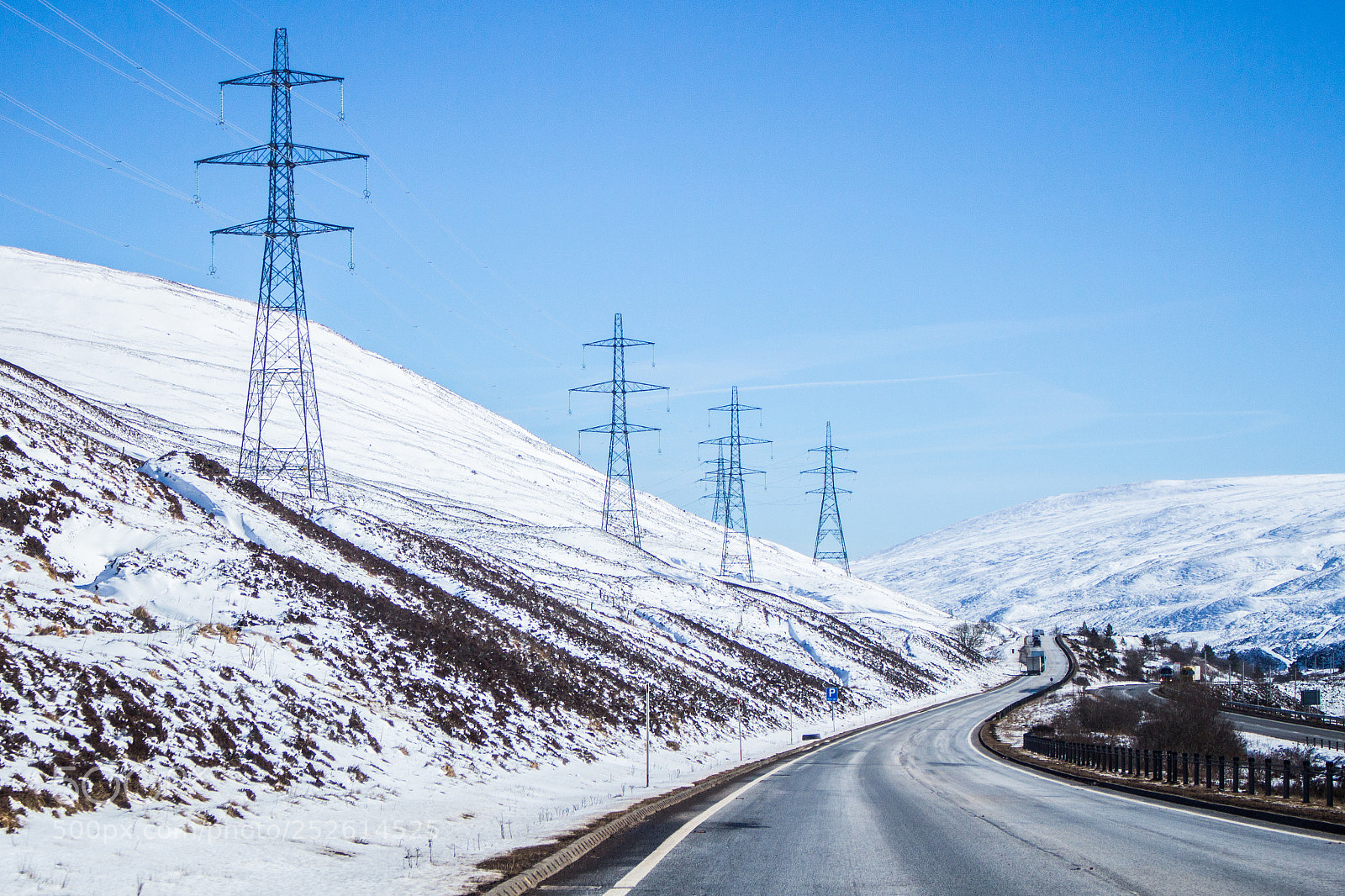 Canon EOS 700D (EOS Rebel T5i / EOS Kiss X7i) sample photo. Road through the snowy photography