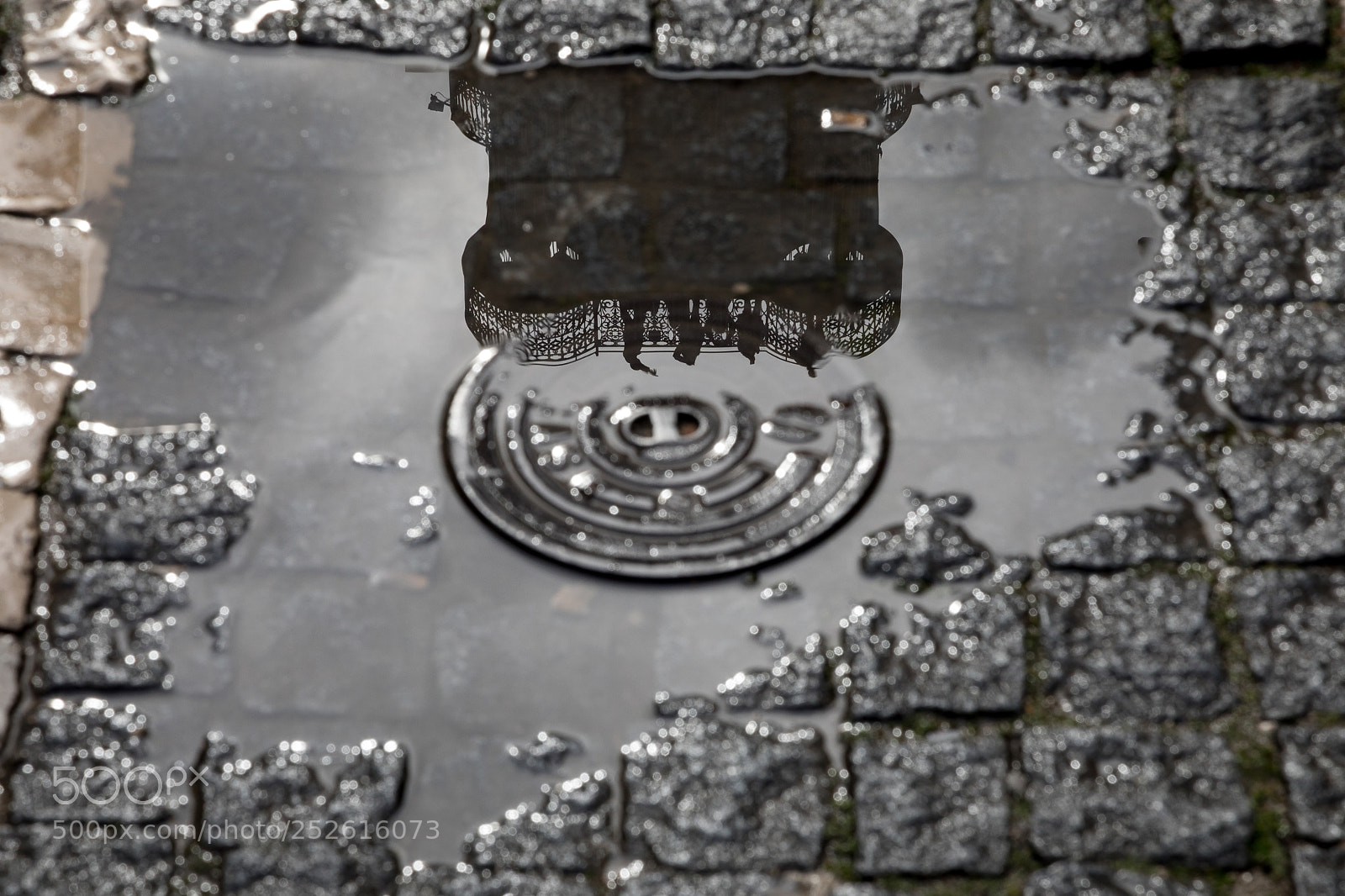 Canon EOS 5D Mark IV sample photo. Reflection of elevador de photography