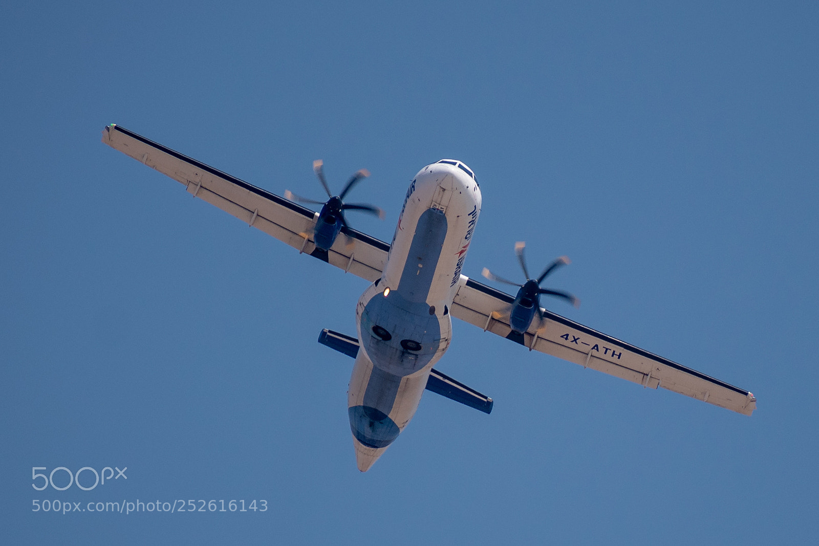 Nikon D5600 sample photo. Landing photography