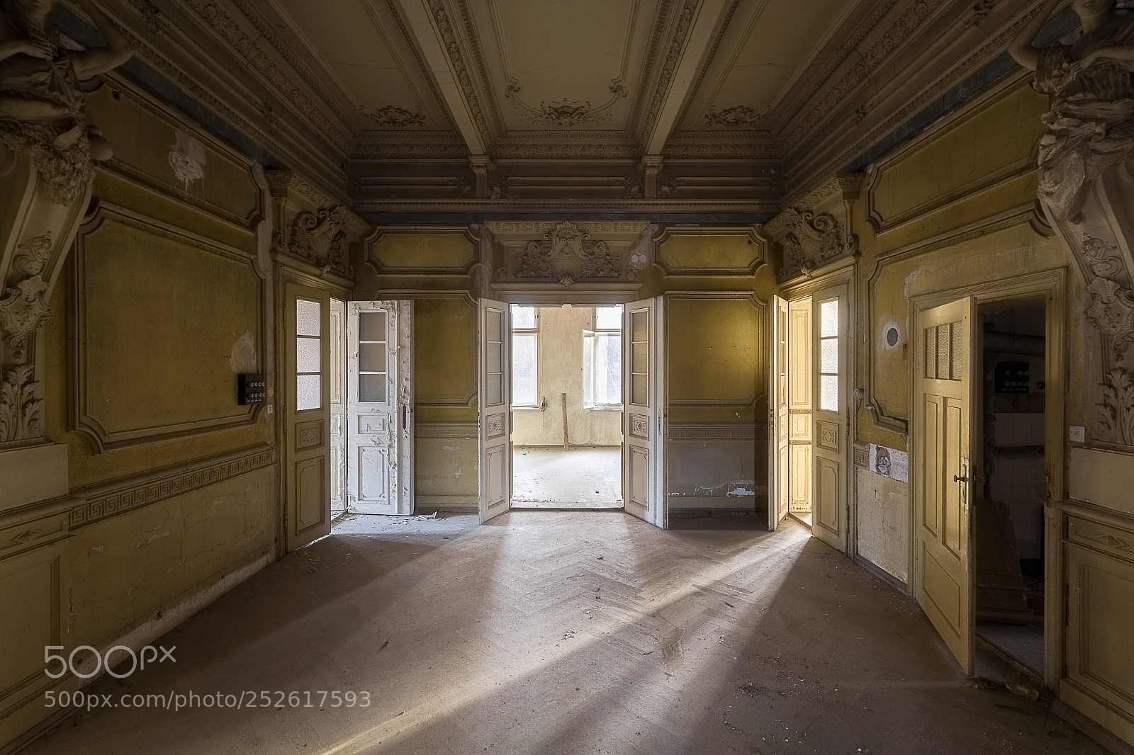 Canon EOS 650D (EOS Rebel T4i / EOS Kiss X6i) sample photo. Abandoned villa. photography