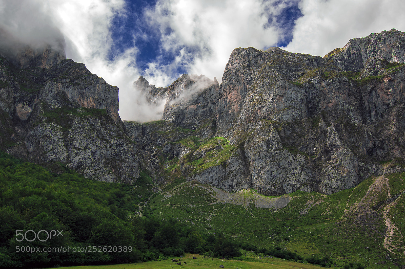 Pentax K-3 sample photo. Fuente de cantabria photography