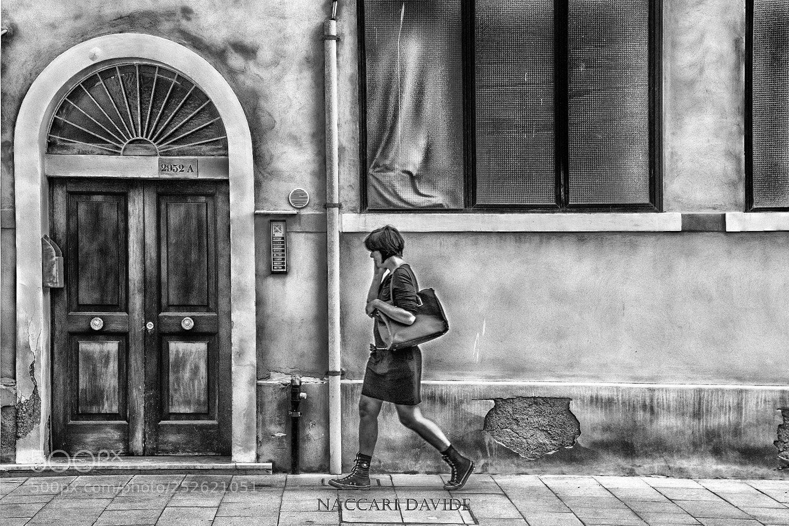 Canon EOS 600D (Rebel EOS T3i / EOS Kiss X5) sample photo. Walkigin my shoes photography