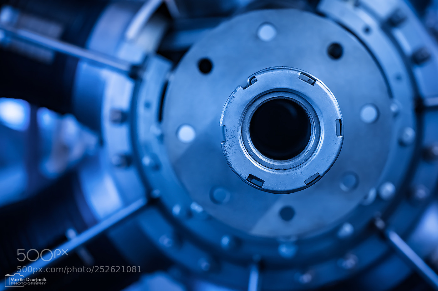 Olympus OM-D E-M5 II sample photo. ...blue machine... photography
