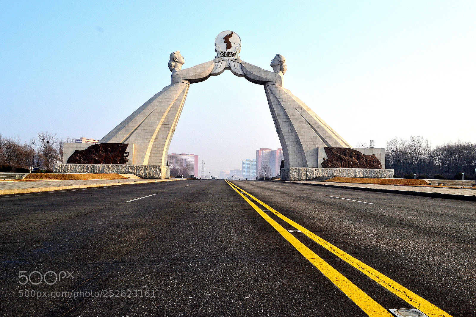 Nikon D3100 sample photo. The arch of reunification photography