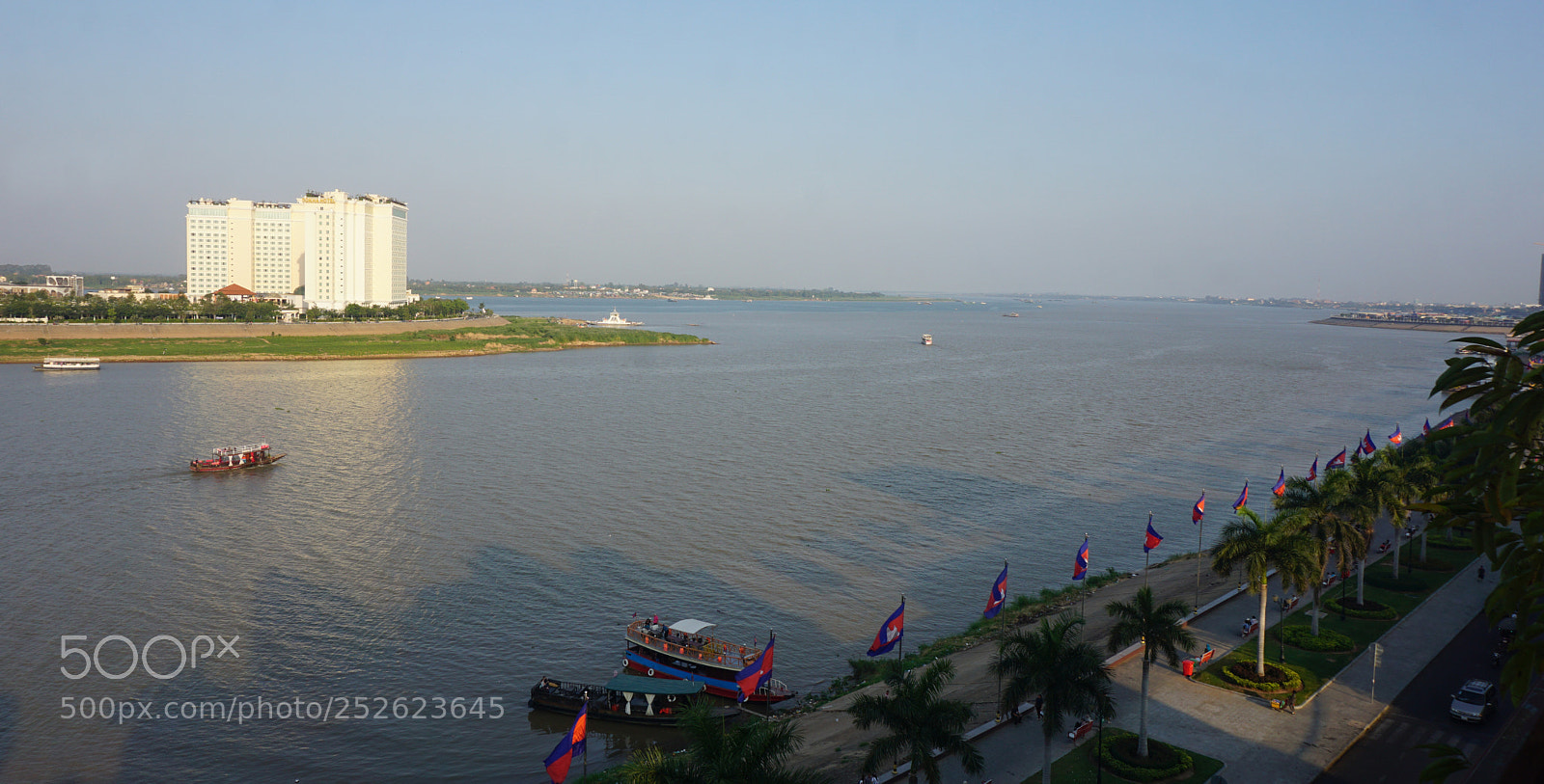 Sony a6000 sample photo. Phnom penh riverside photography