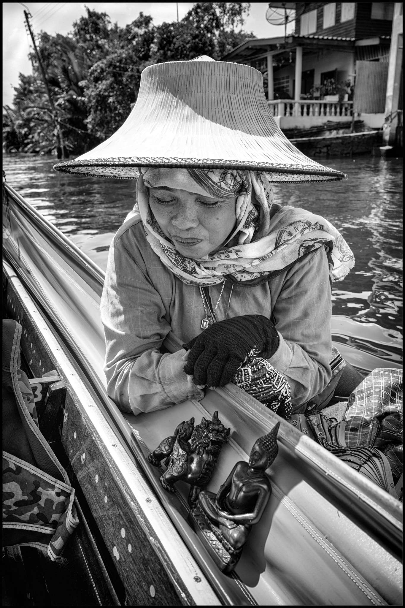 Leica CL sample photo. Eyes shut, boat-to-boat marketing.... photography