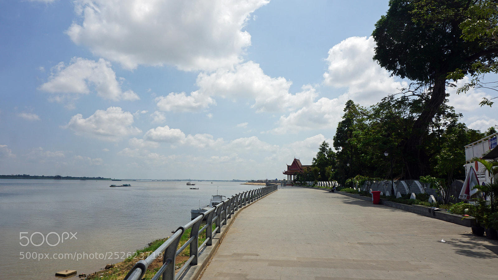 Sony a6000 sample photo. Phnom penh riverside photography