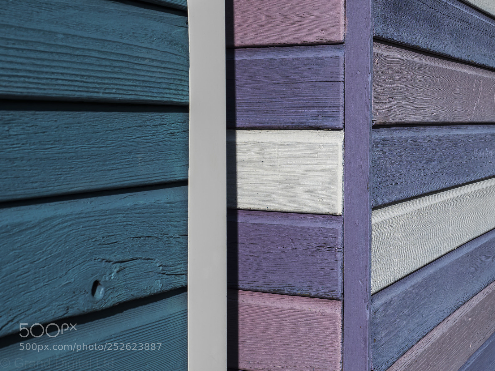 Olympus OM-D E-M1 Mark II sample photo. Beach hut abstract photography