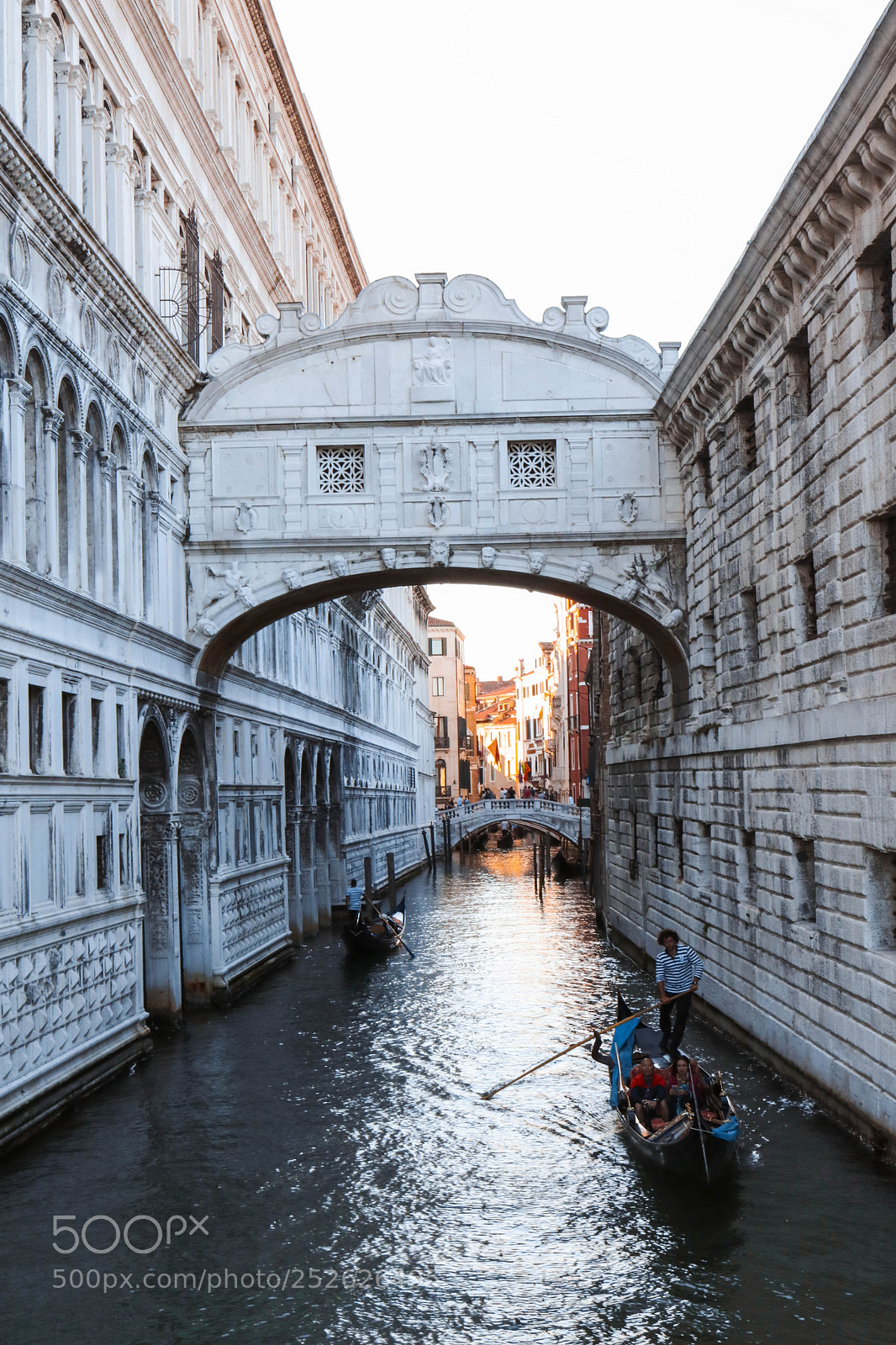 Canon EOS 750D (EOS Rebel T6i / EOS Kiss X8i) sample photo. Gondola photography