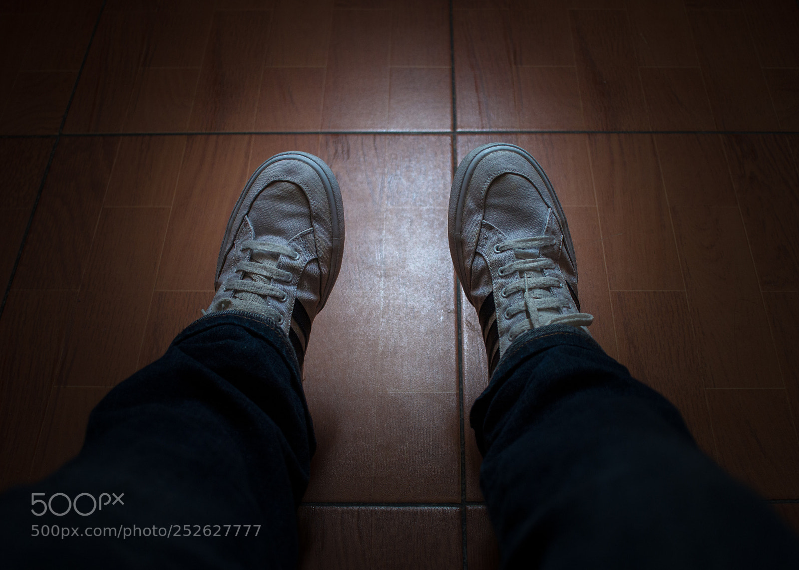 Canon EOS 70D sample photo. Feet on the floor photography
