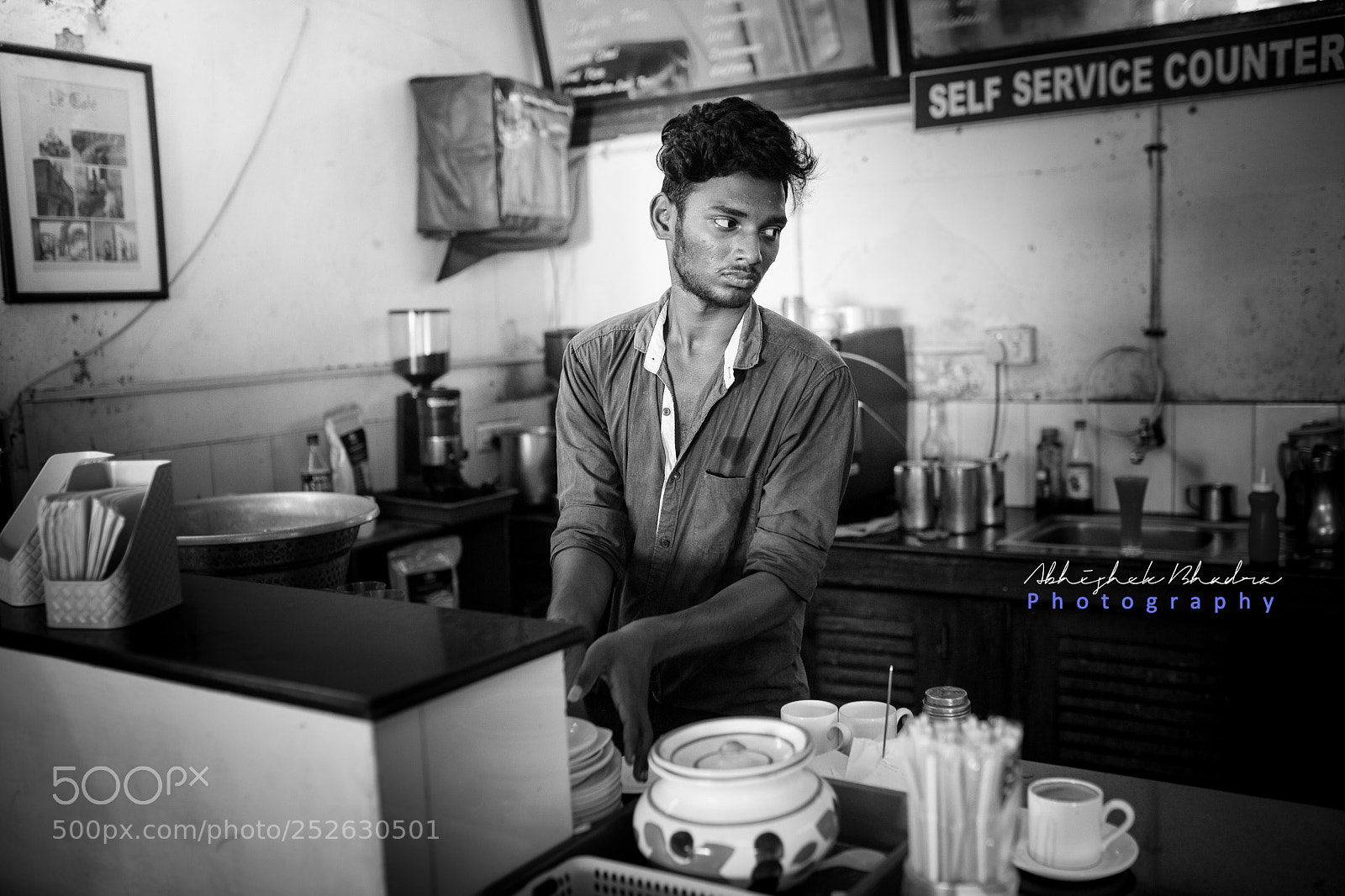 Canon EOS 5D Mark II sample photo. The solitary tea seller photography