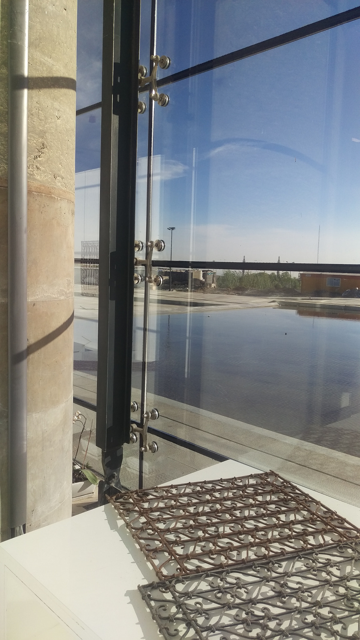 HTC ONE M9 sample photo. Cement, steel and glass photography