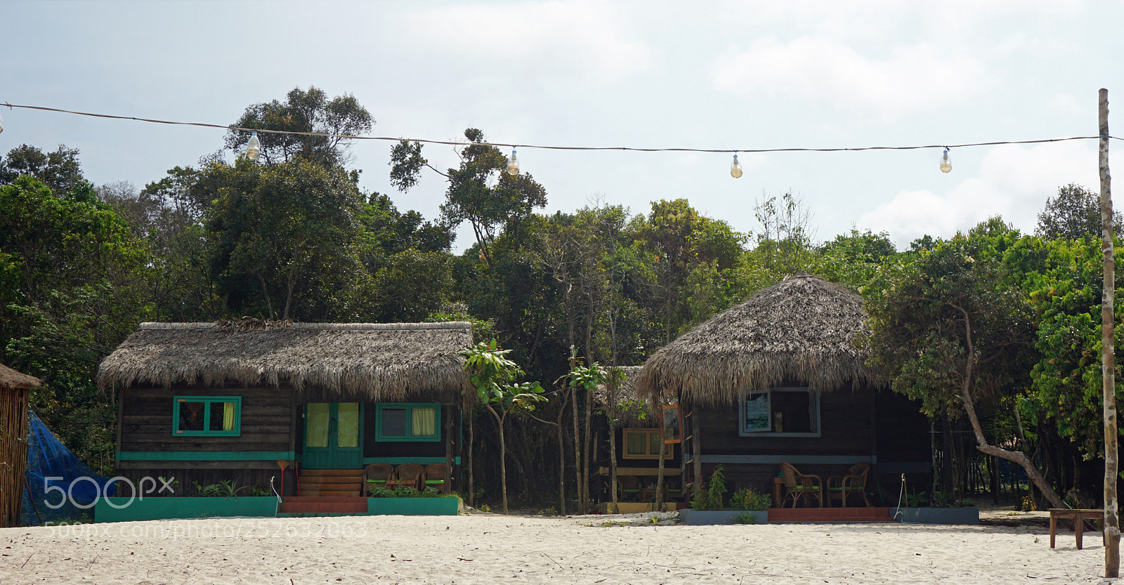 Sony a6000 sample photo. Beach huts on koh photography
