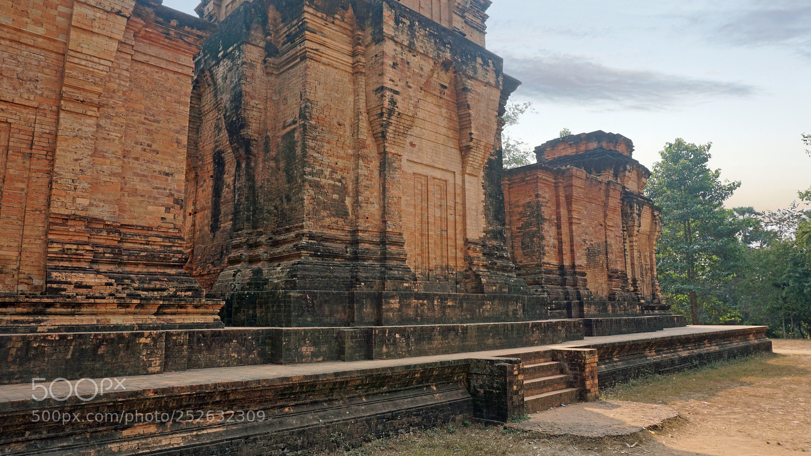 Sony a6000 sample photo. Ankor wat temple complex photography