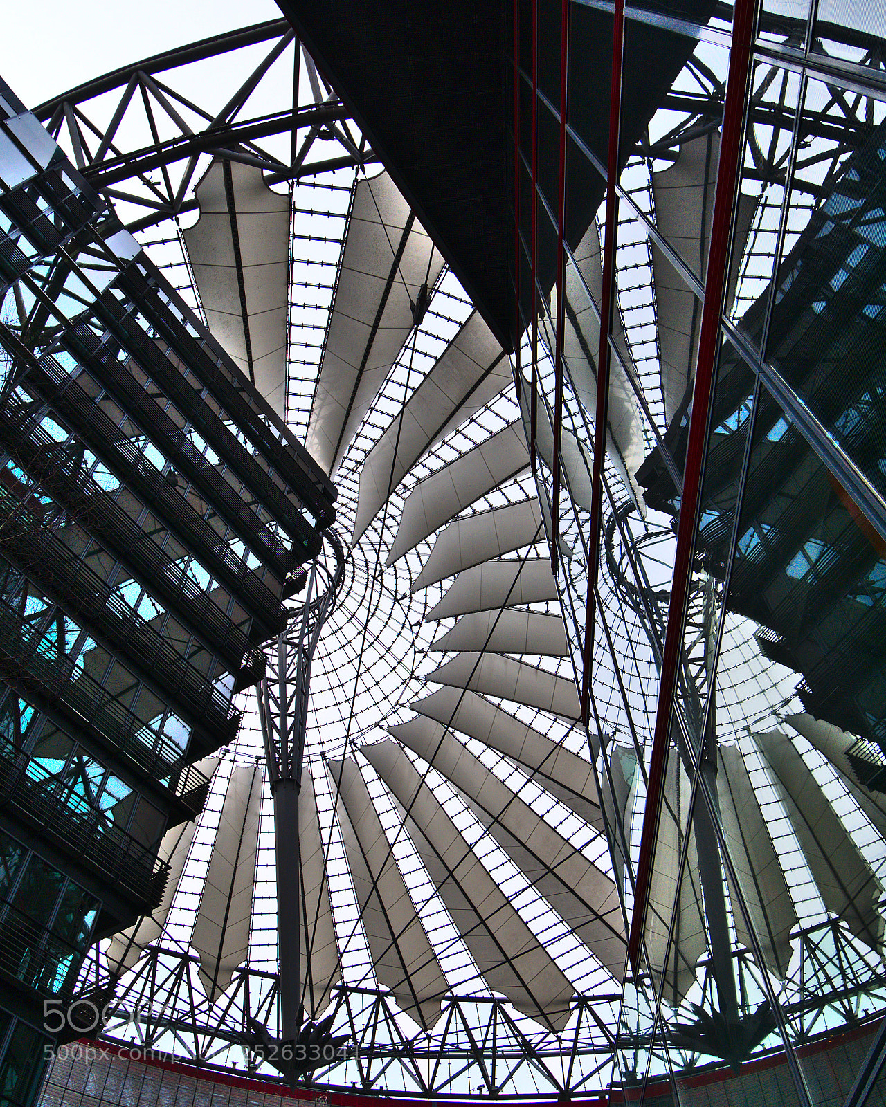Panasonic Lumix DMC-GX85 (Lumix DMC-GX80 / Lumix DMC-GX7 Mark II) sample photo. Looking up photography