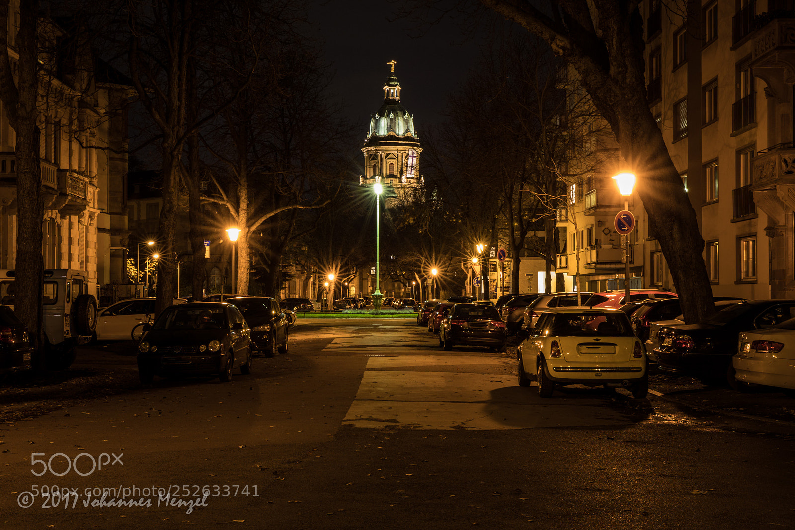 Canon EOS 5D Mark IV sample photo. City night photography